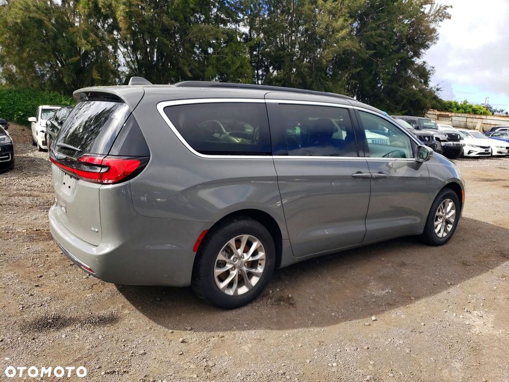 Chrysler Pacifica - 4