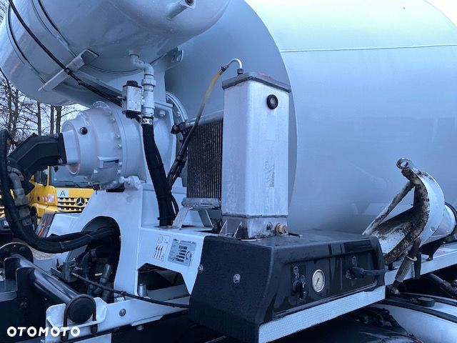 Mercedes-Benz Arocs 3240 8x4 Betonomieszrka Liebherr 9 m3  z Niemiec - 10
