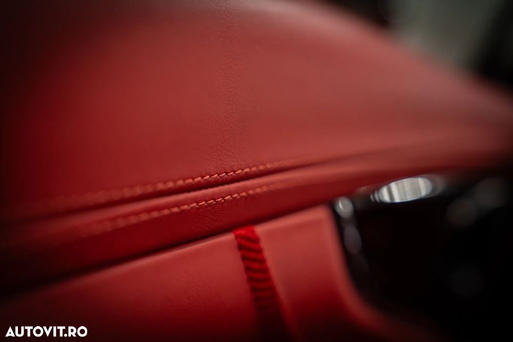 Aston Martin DBX - 25