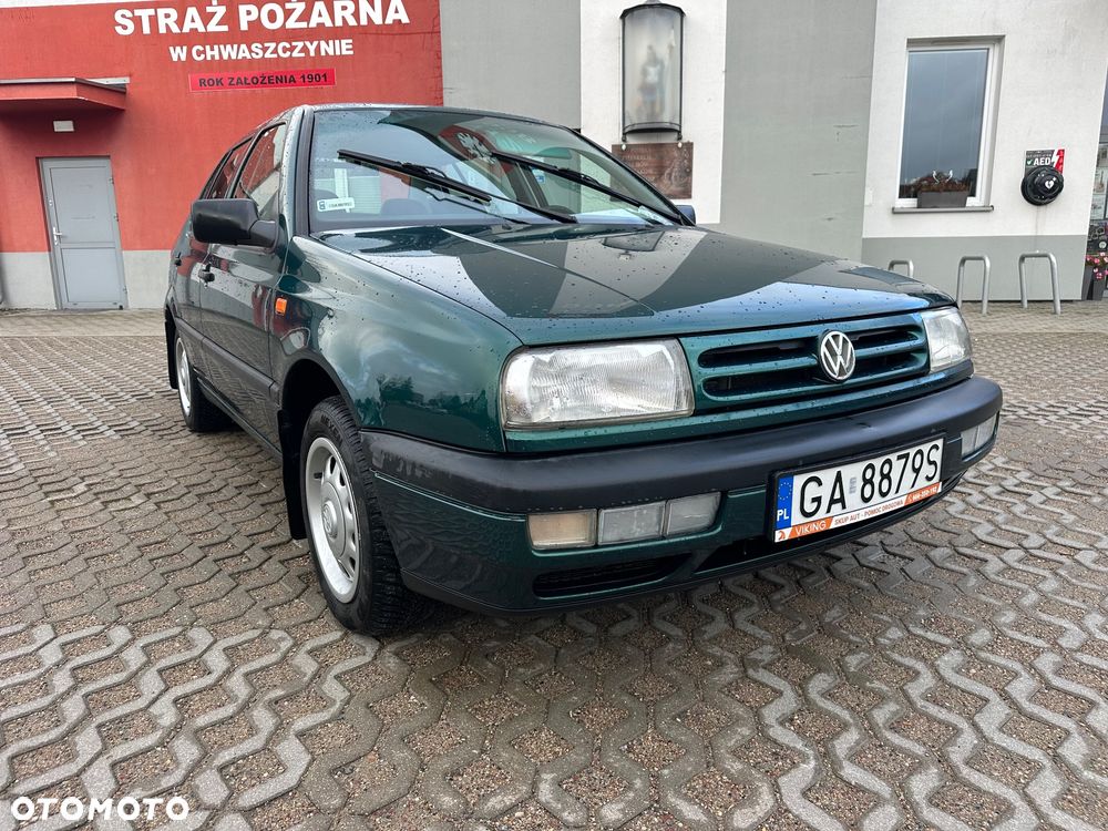 Volkswagen Vento 1.8 GL - 26