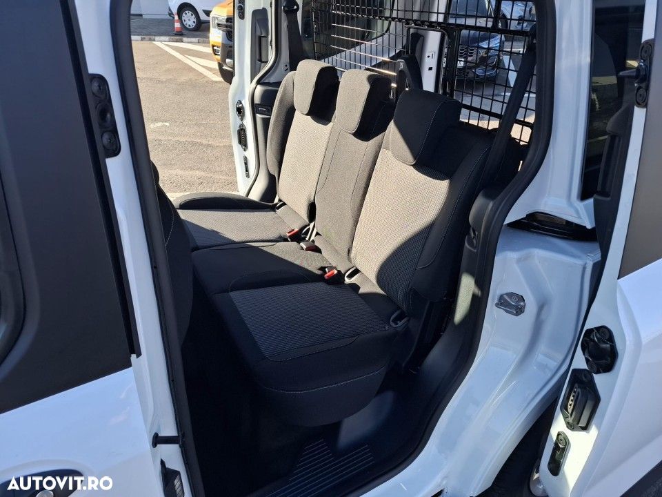 Ford Transit Courier - 12