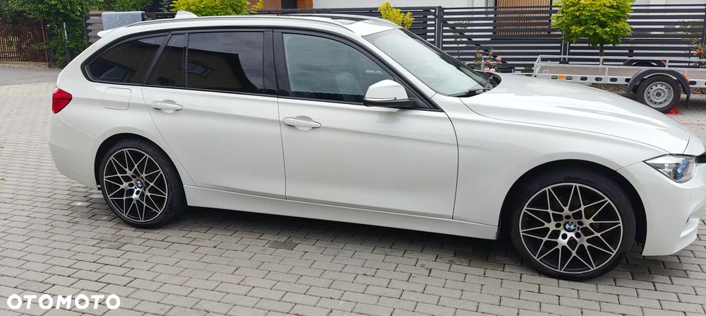 BMW Seria 3 330i xDrive Edition Luxury Line Purity - 12
