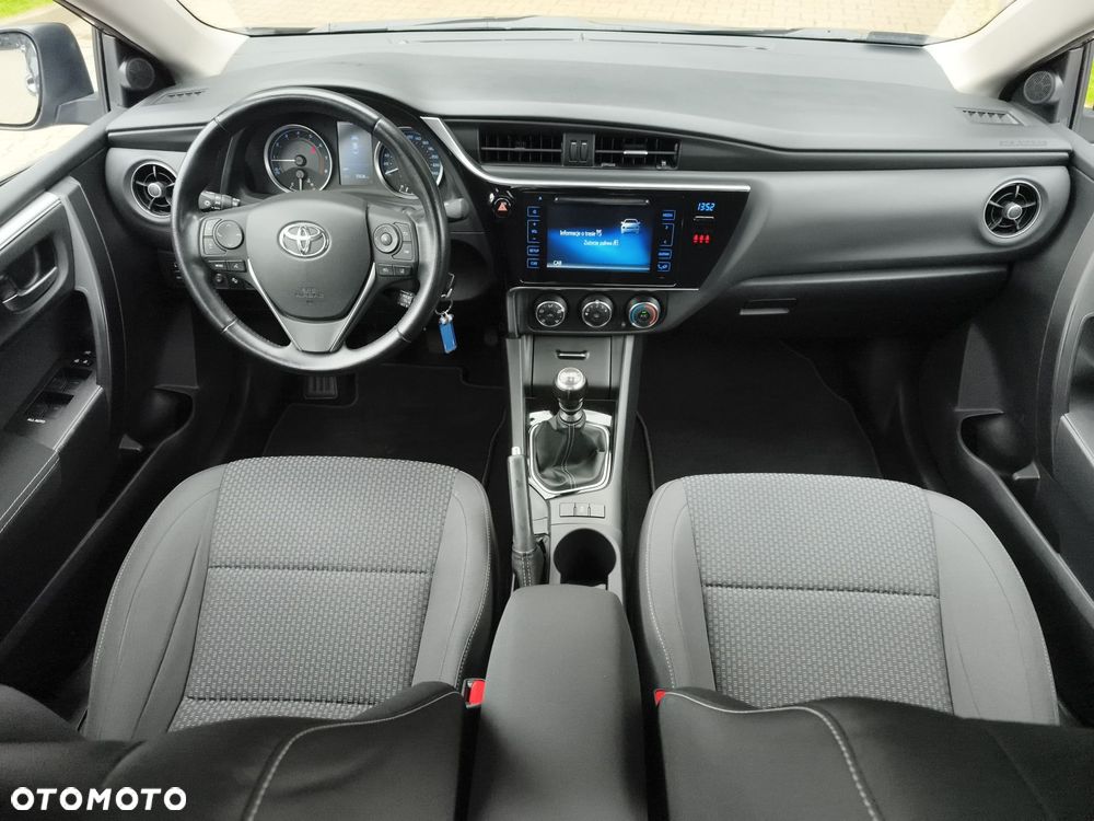 Toyota Corolla 1.6 Classic Plus - 11