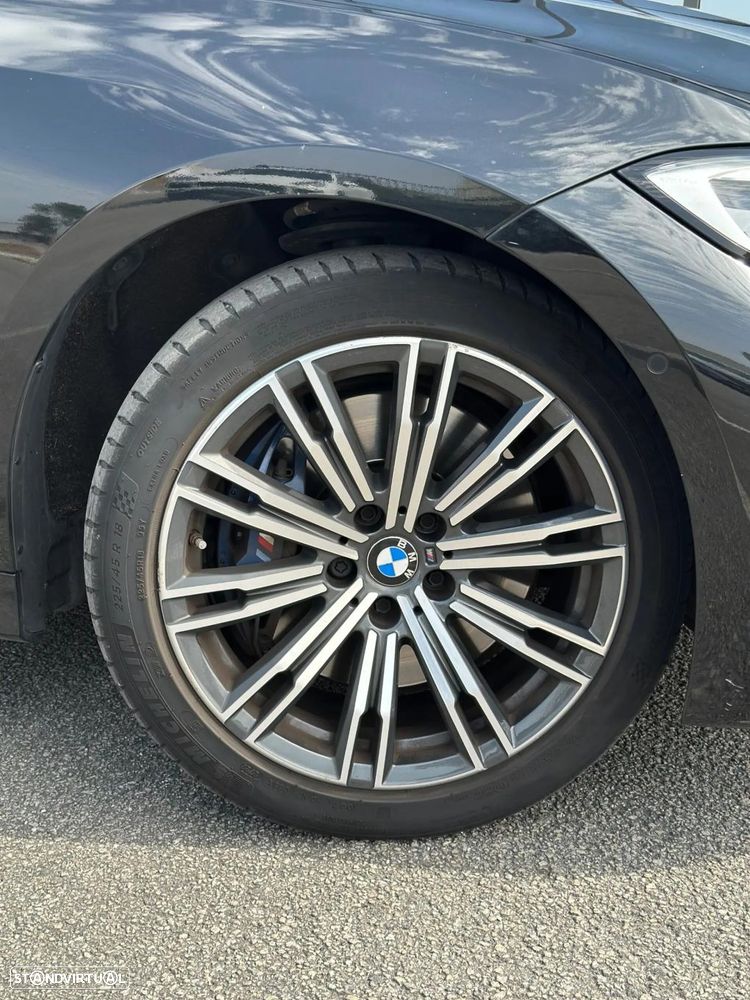 BMW 330 e Pack Desportivo M Pro Auto - 17
