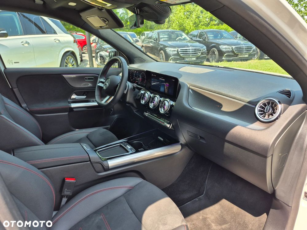 Mercedes-Benz GLA 200 - 31