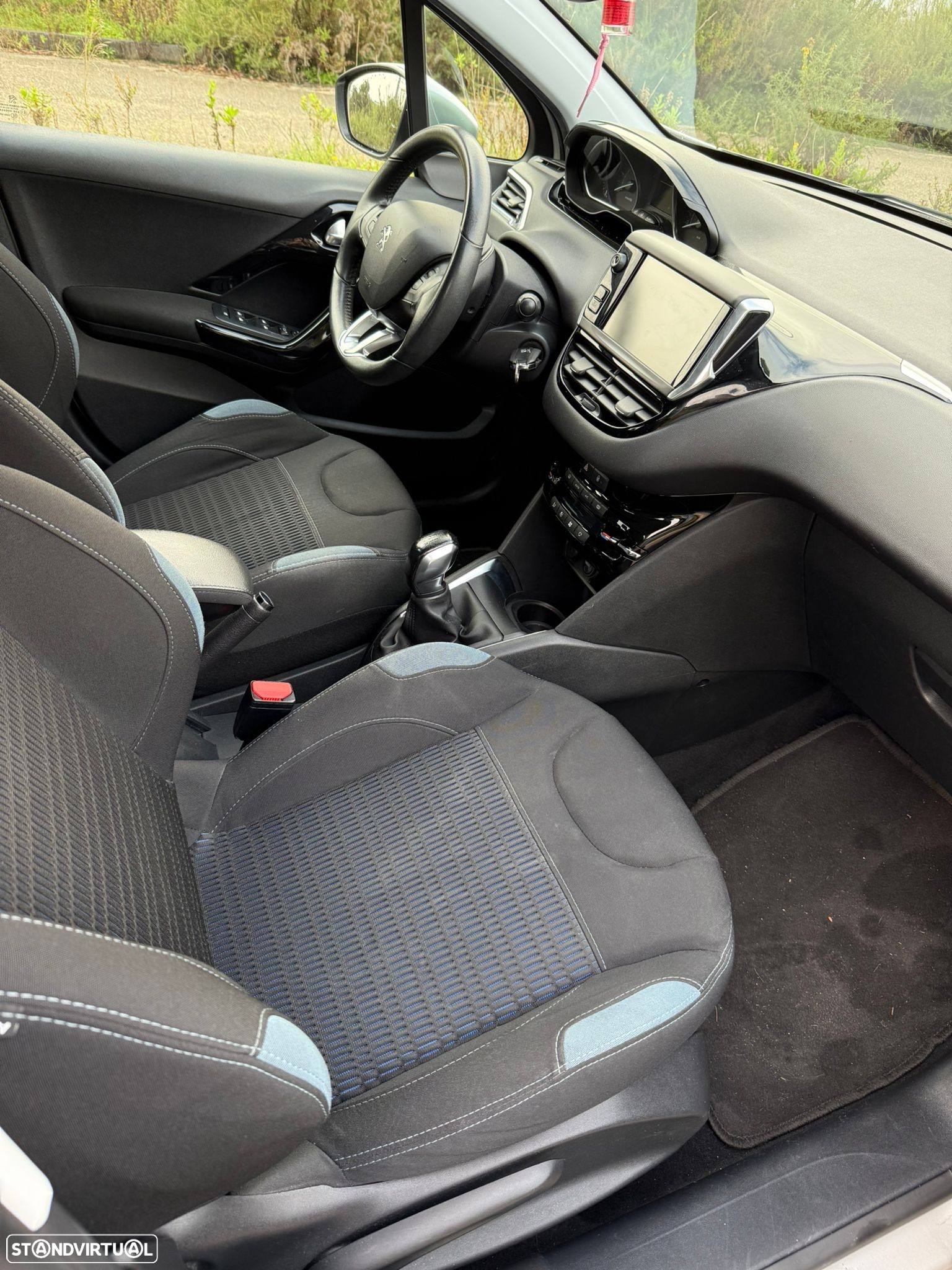 Peugeot 208 1.6 BlueHDi Style - 10