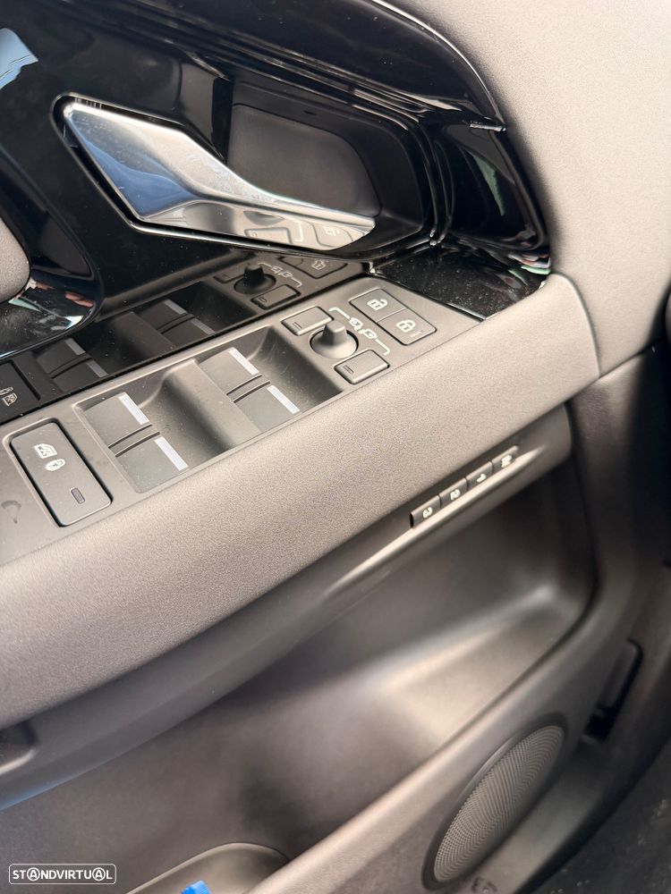 Land Rover Range Rover Evoque 1.5 P270e AWD S Auto - 11