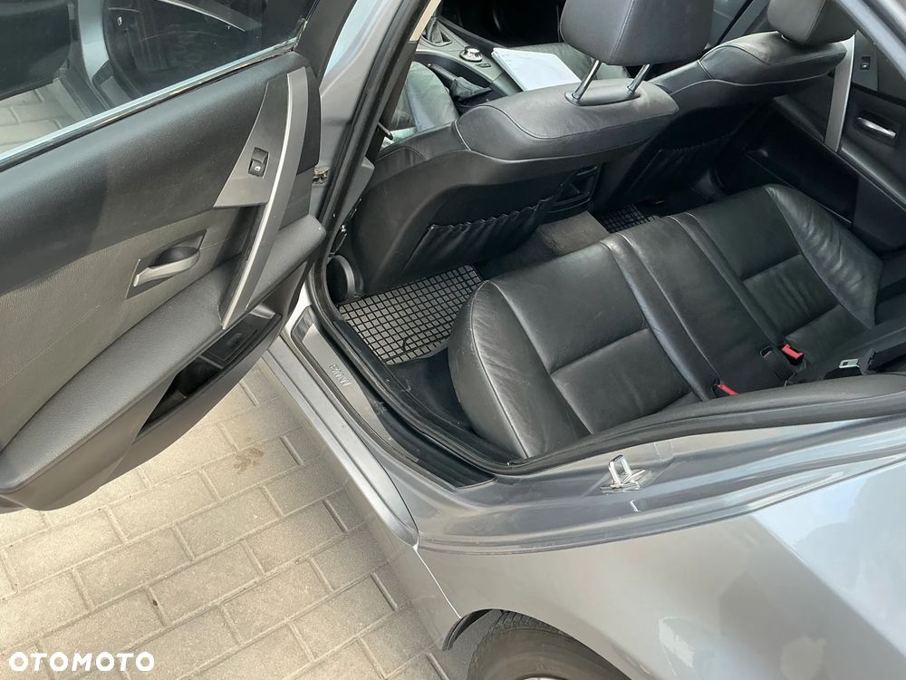 BMW Seria 5 525d - 12