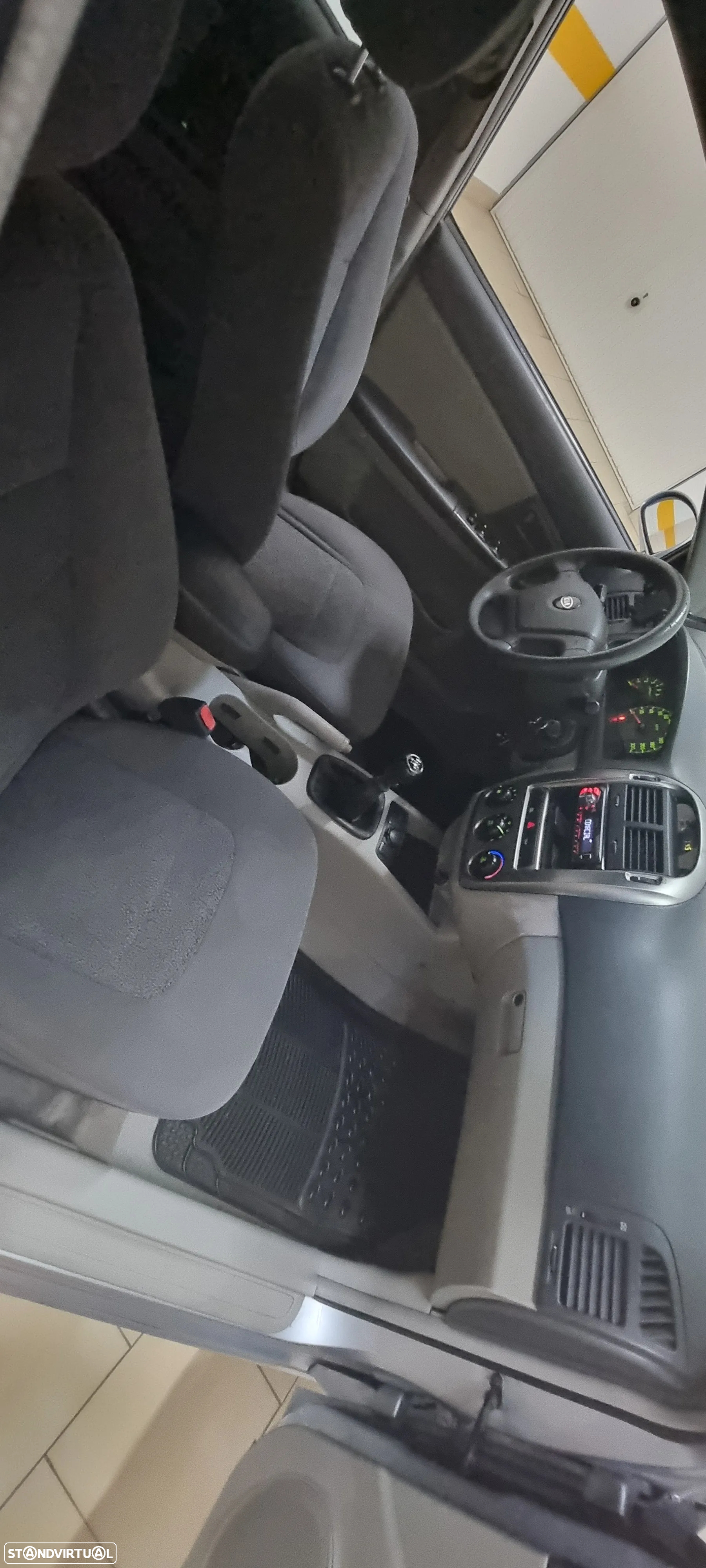 Kia Cerato 1.5 CRDi EX - 17