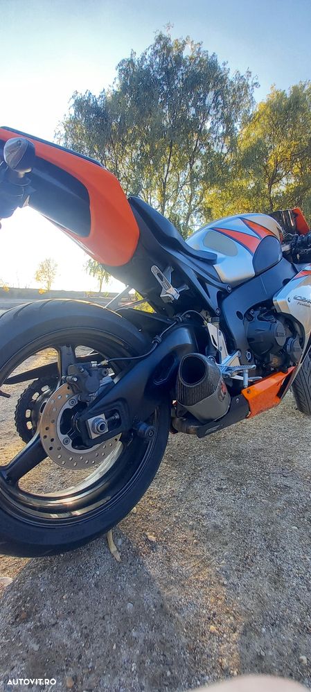 Honda CBR 1000RR Fireblade - 10