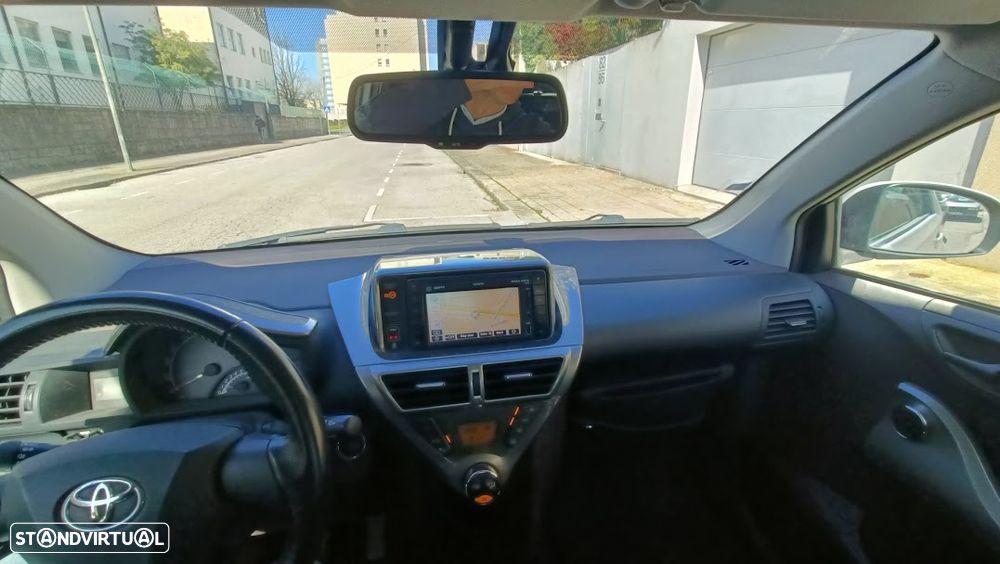 Toyota iQ 1.0 + - 18