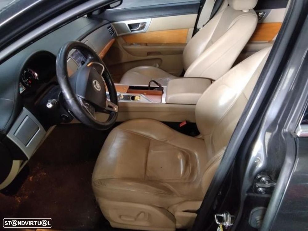 Jaguar XF - 3