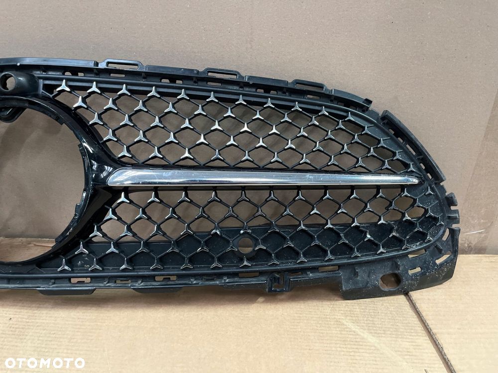 mercedes c class amg w206 2021- grill atrapa - 3