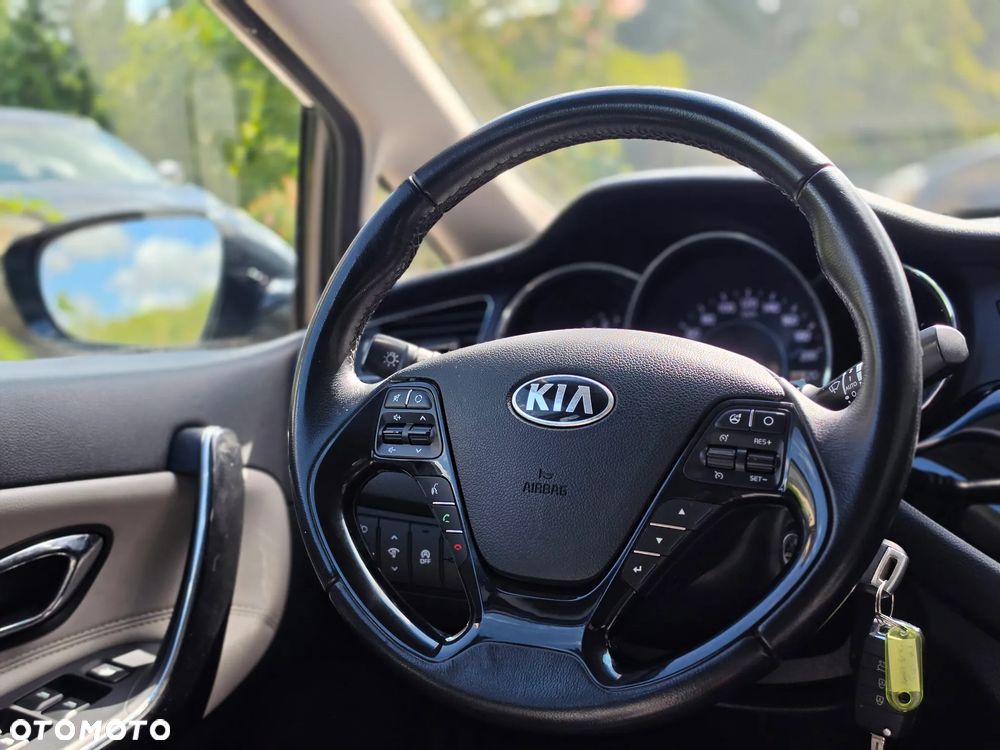 Kia Ceed - 34