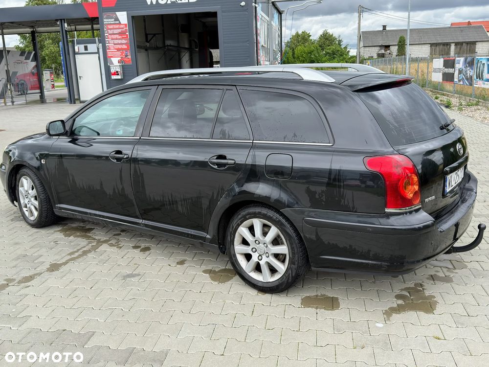 Toyota Avensis ver-2-2-d--4d-sol - 14