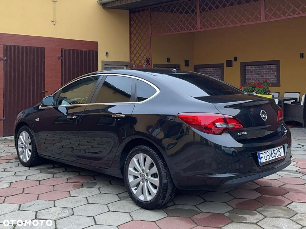 Opel Astra 1.6 Automatik Exklusiv - 3