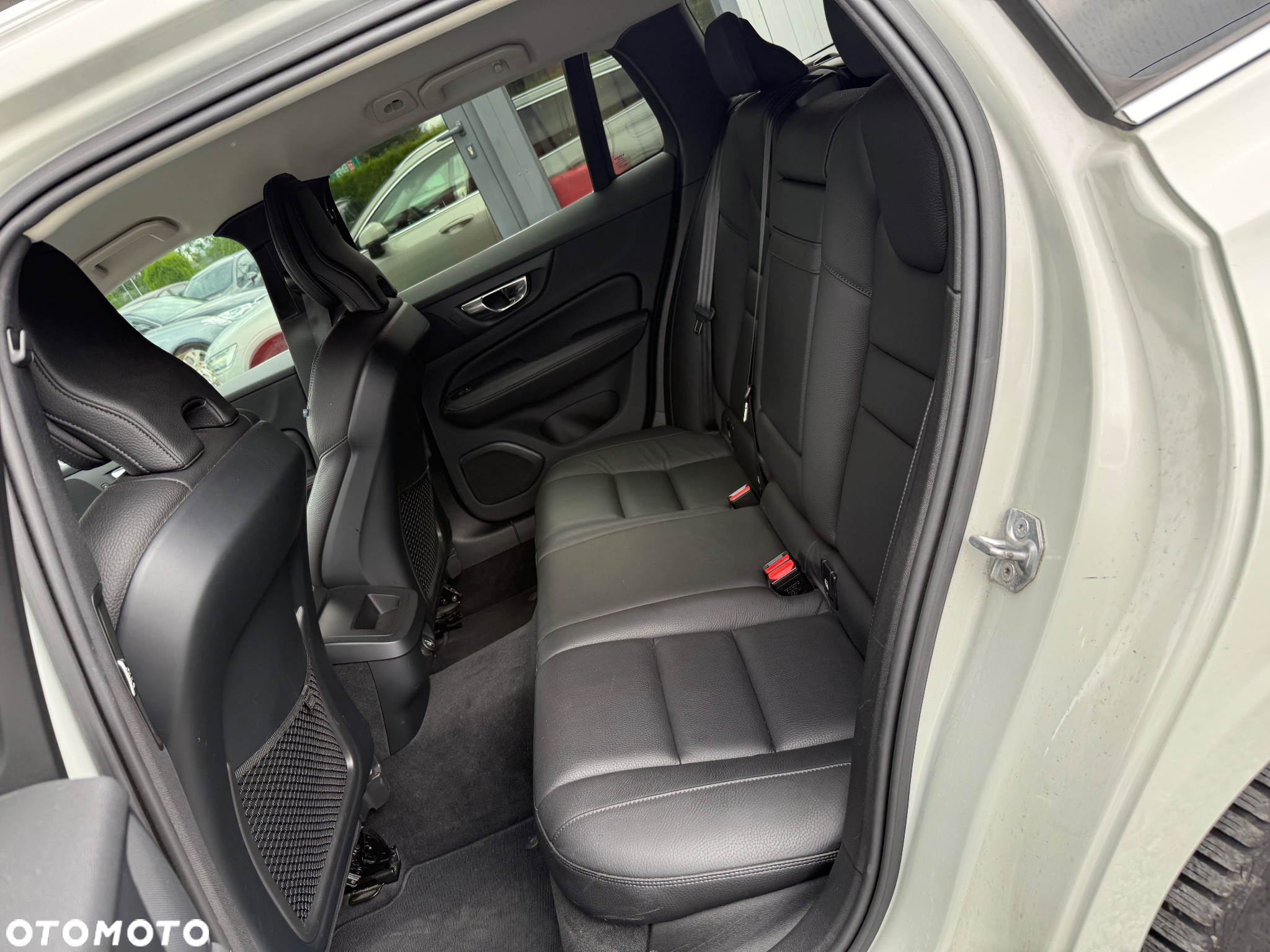 Volvo V60 D4 AWD Momentum Pro - 28