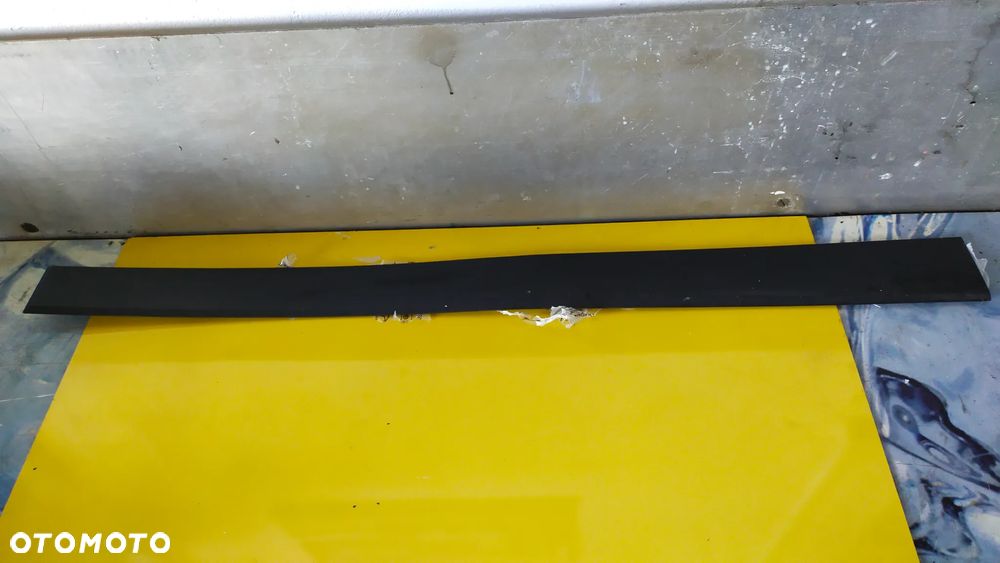 SEAT ARONA LISTWA DRZWI PRAWY PRZÓD 6F9853960 - 1