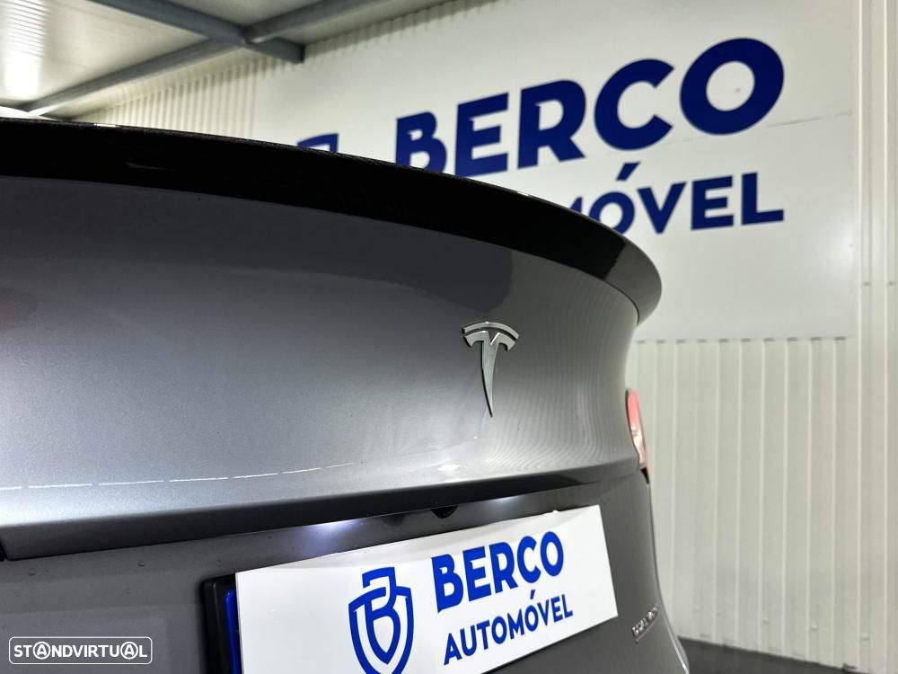 Tesla Model Y Performance Dual Motor AWD - 16