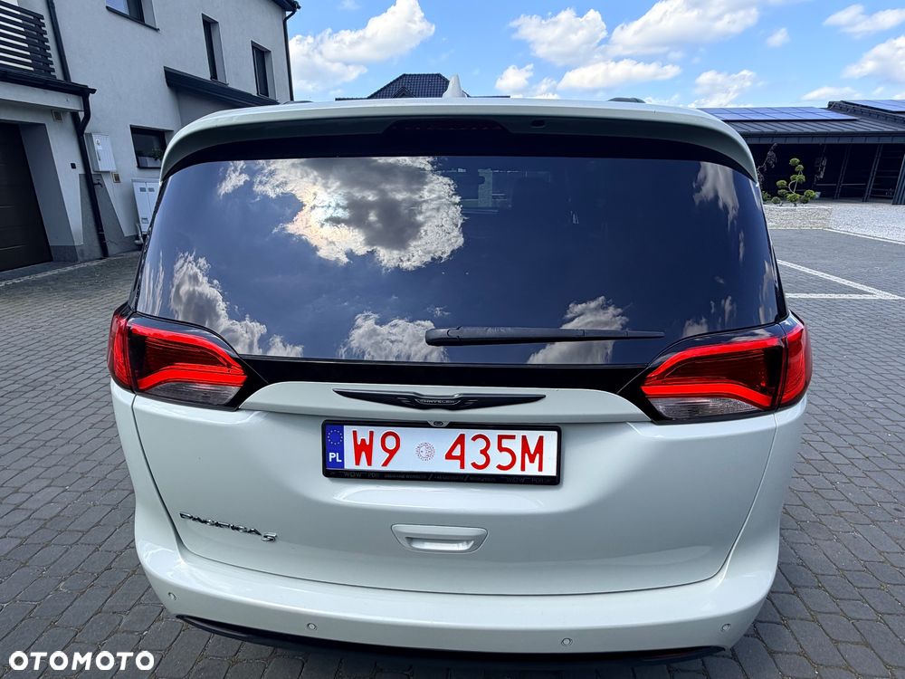 Chrysler Pacifica - 8