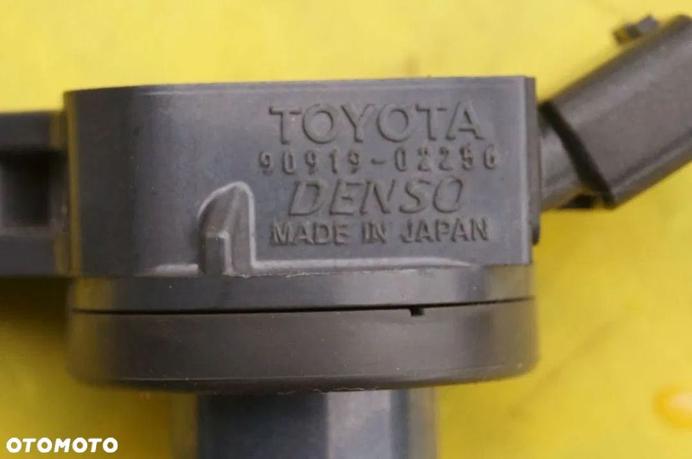 Cewka Lexus NX300H GS Rav4 2.5 H 90919-02256 - 2