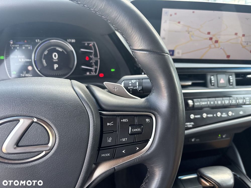 Lexus ES 300h Business Edition - 24