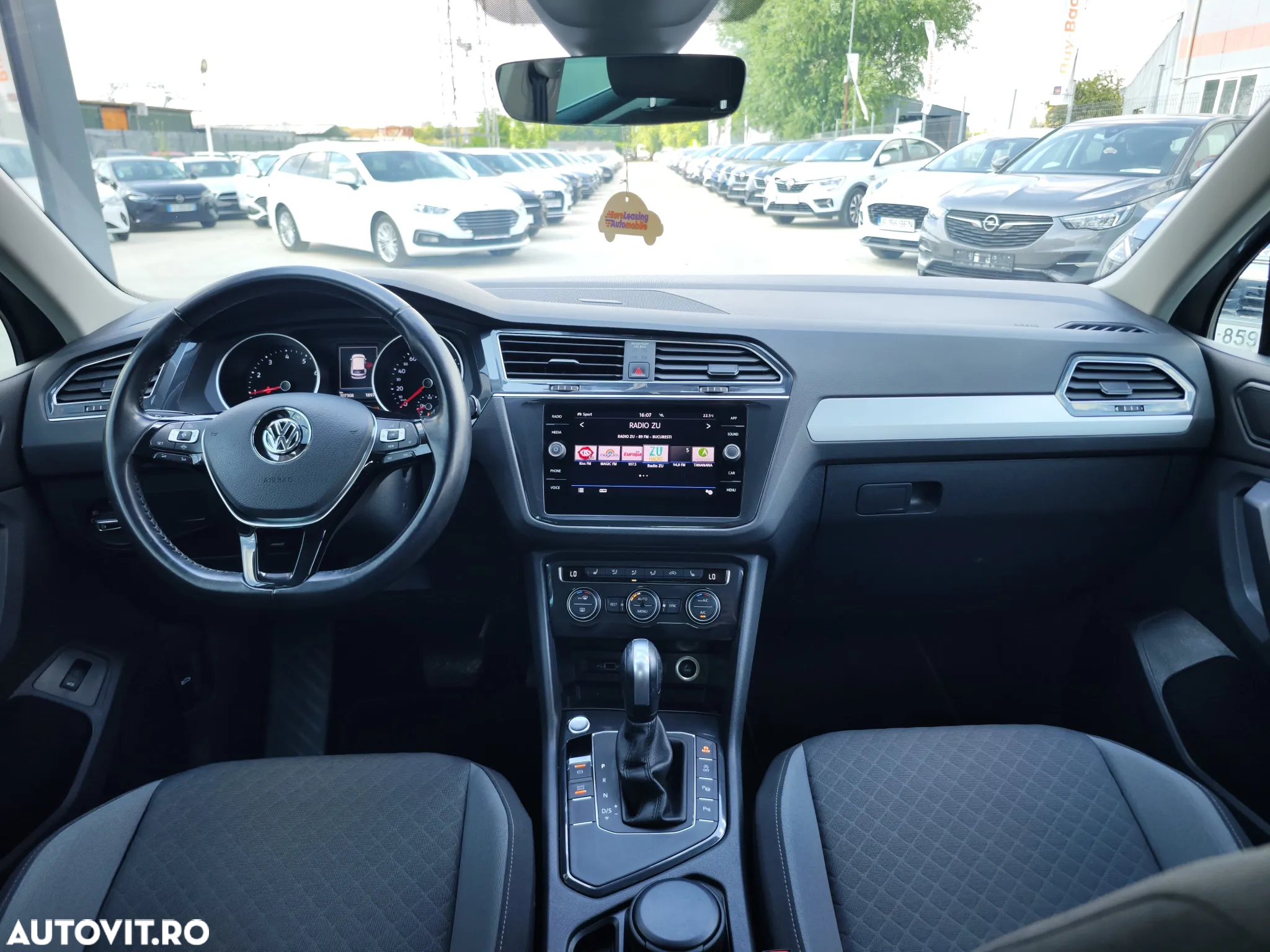 Volkswagen Tiguan - 9