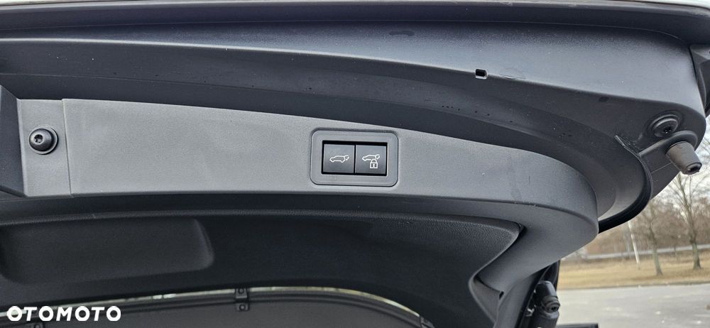 Toyota Corolla 1.8 Hybrid GR Sport - 23