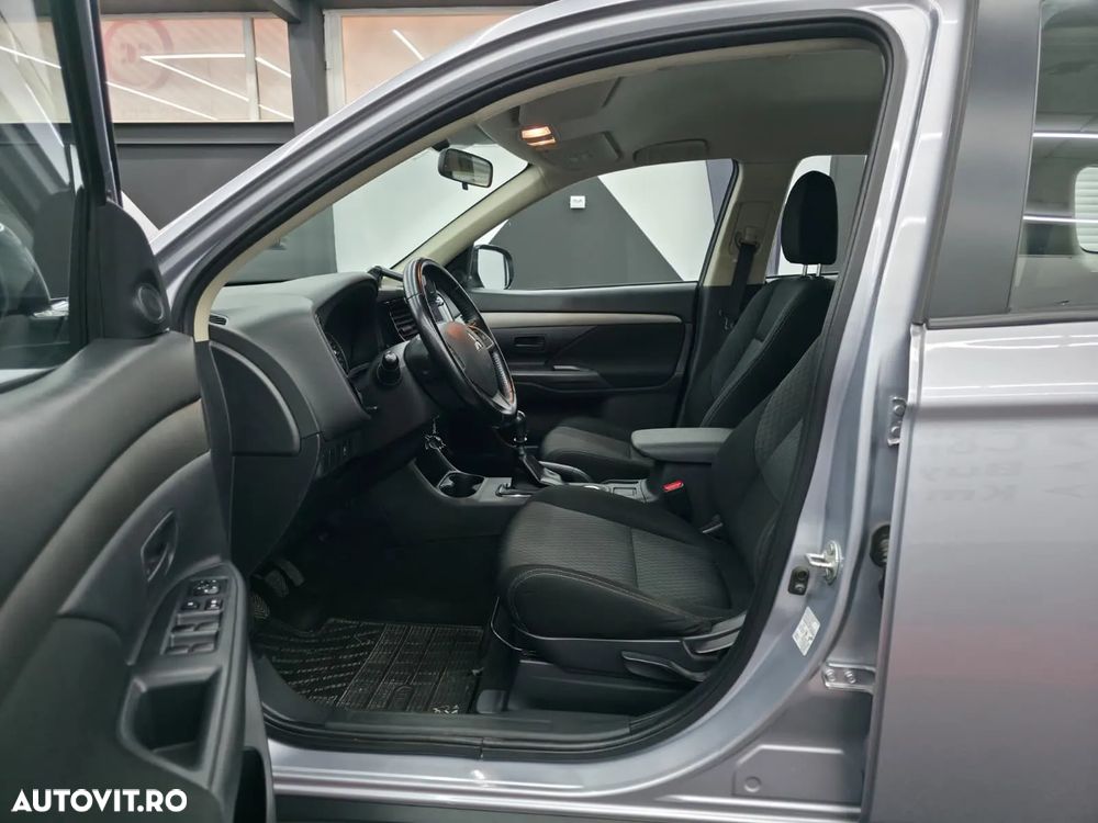 Mitsubishi Outlander - 6