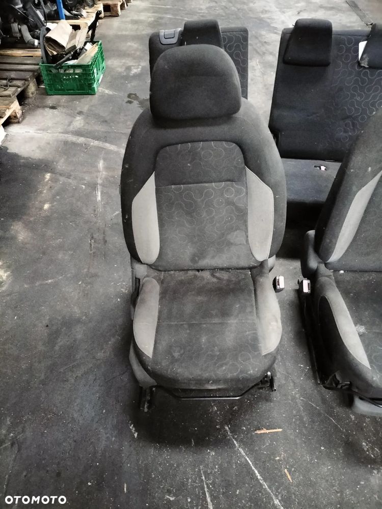 FOTELE PRZÓD TYŁ OPEL KARL 14-19r - 2