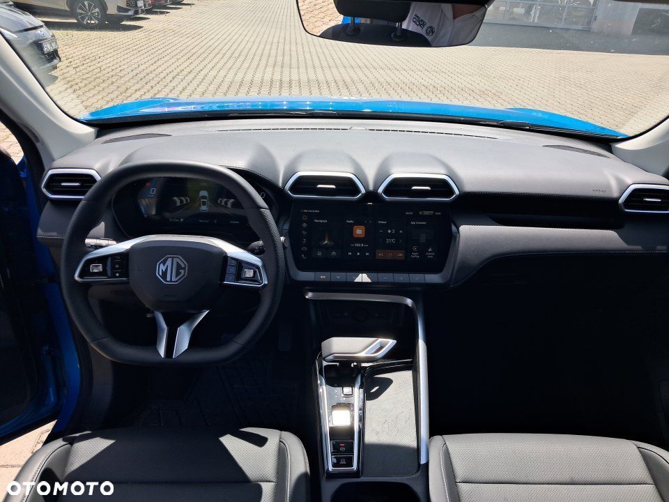 MG ZS Hybrid+ - 10