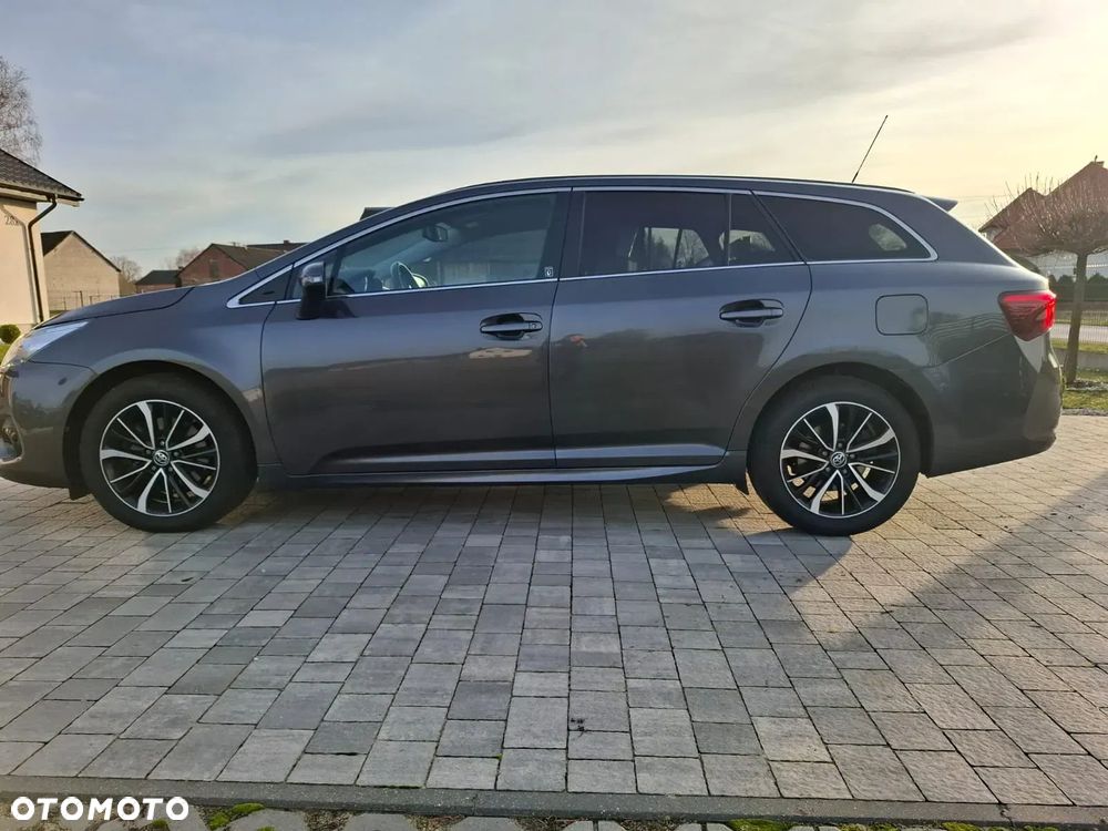 Toyota Avensis 2.0 D-4D Prestige - 12