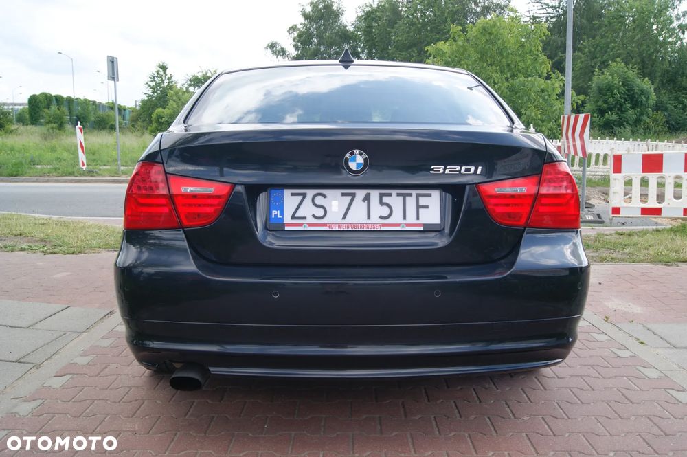 BMW Seria 3 320i Edition Sport - 10