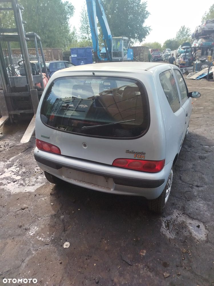 Fiat Seicento na części. - 8