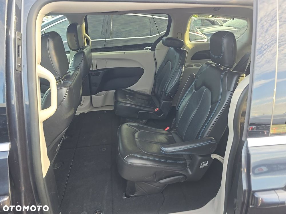 Chrysler Pacifica - 12