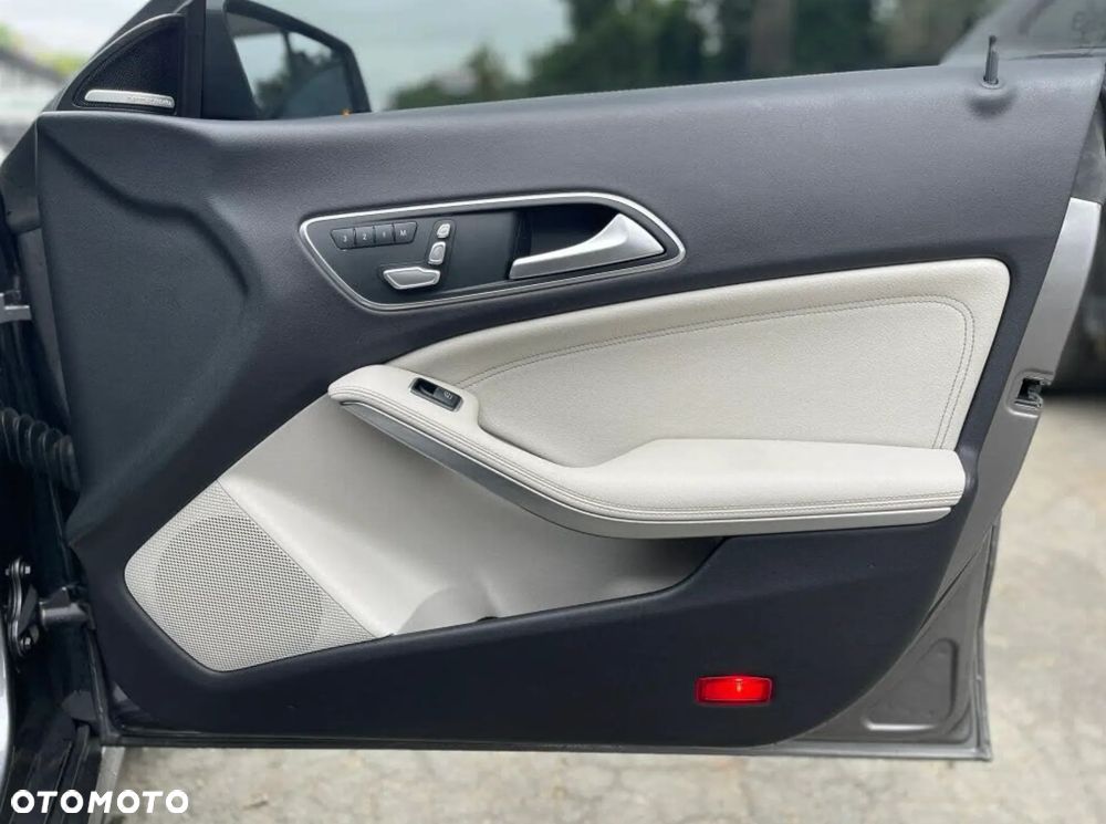 Mercedes-Benz CLA 250 4-Matic AMG Line - 19