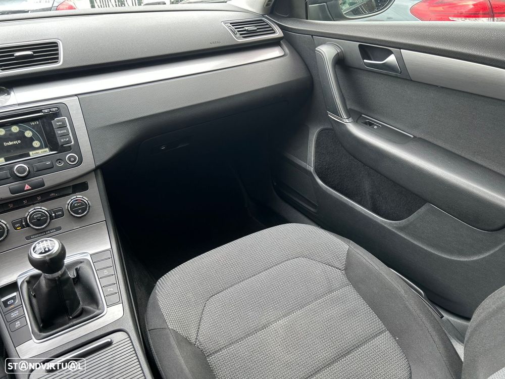VW Passat Variant 1.6 TDI Confortline Navig - 12