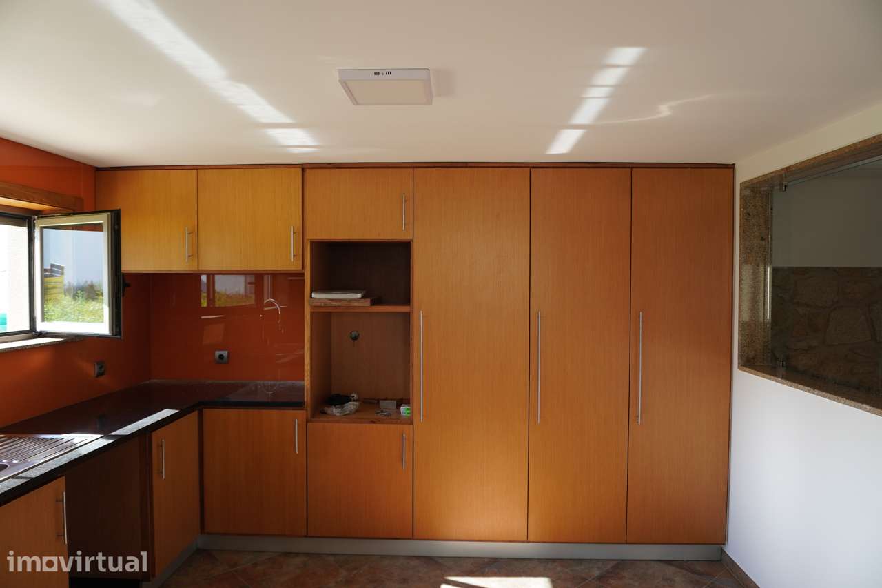 Moradia T3 isolada com jardim e garagem - Grande imagem: 4/21