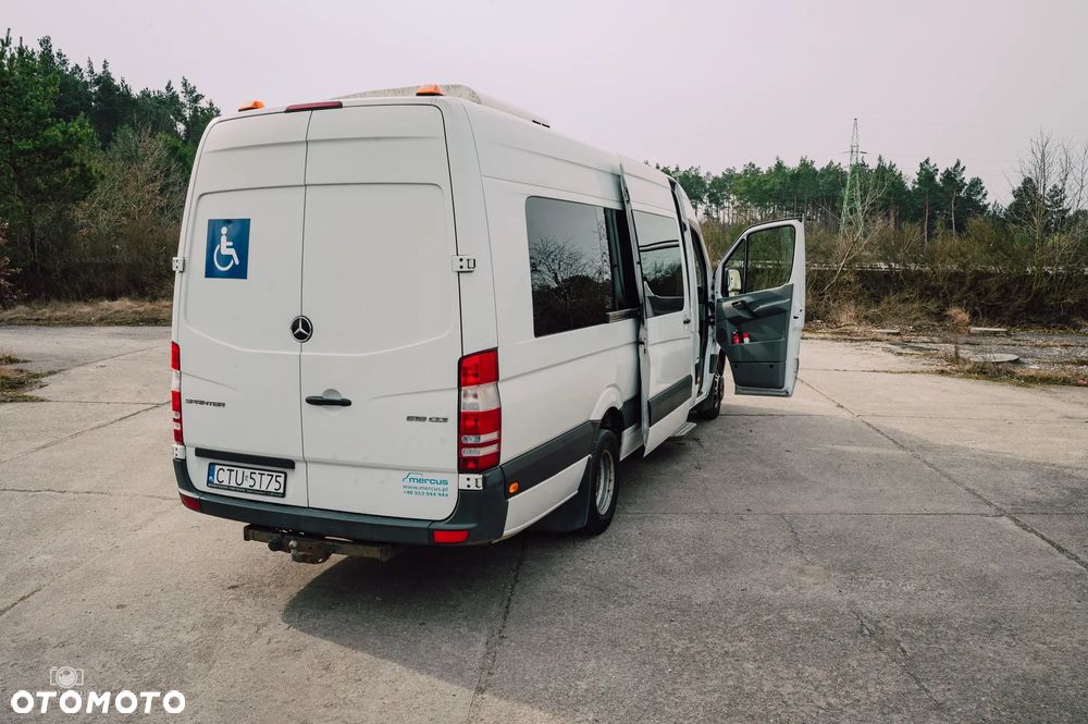 Mercedes-Benz 519 - 23