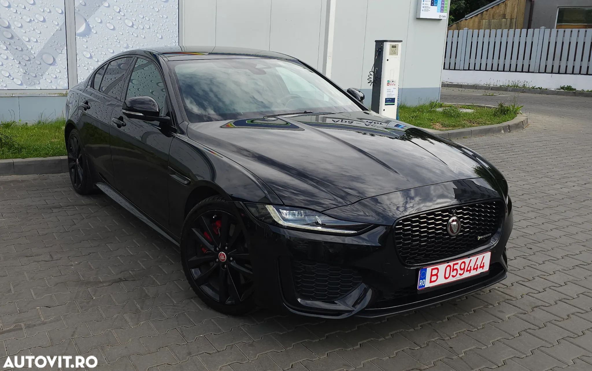 Jaguar XE D200 AWD Aut. R-Dynamic Black - 2