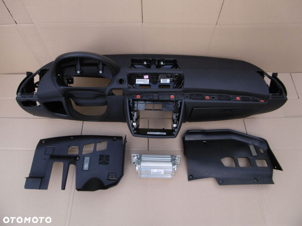deska rozdzielcza konsola pod nawigację poduszka bmw e87 2004-2007