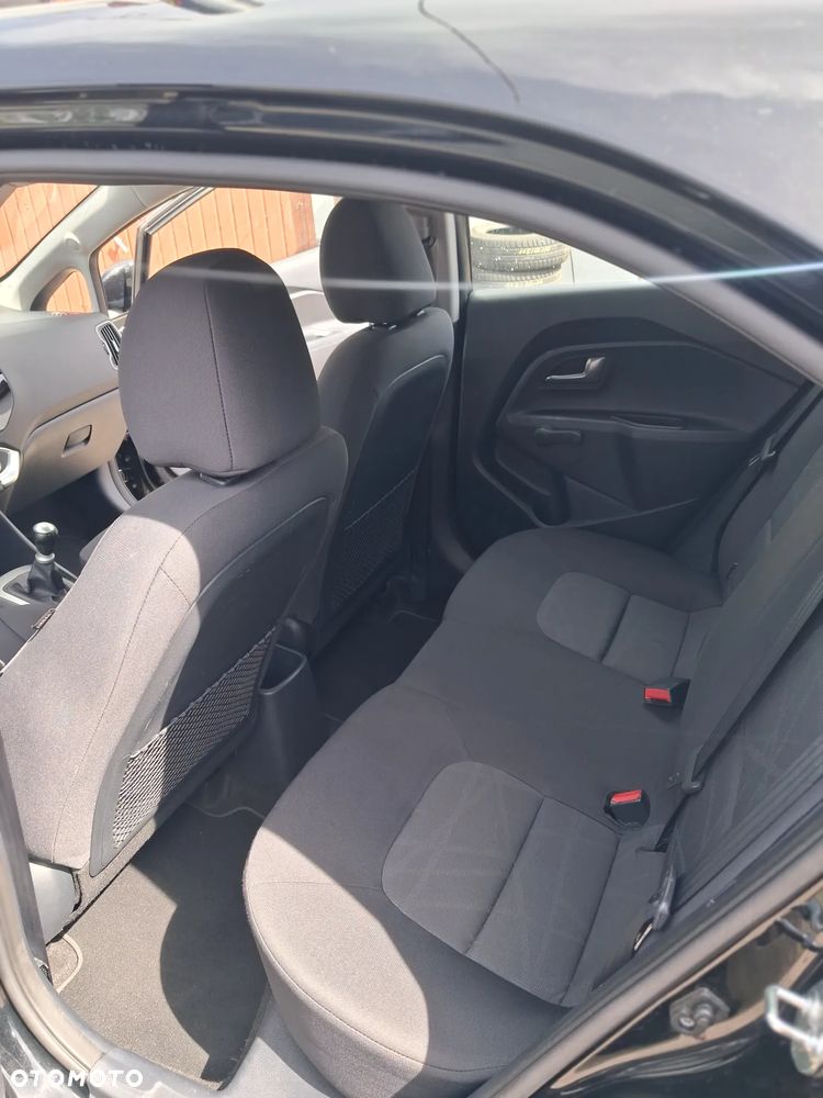 Kia Rio - 15