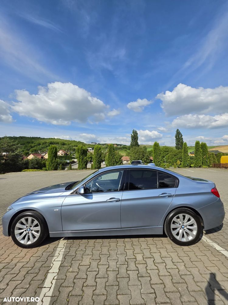 BMW Seria 3 320i - 8