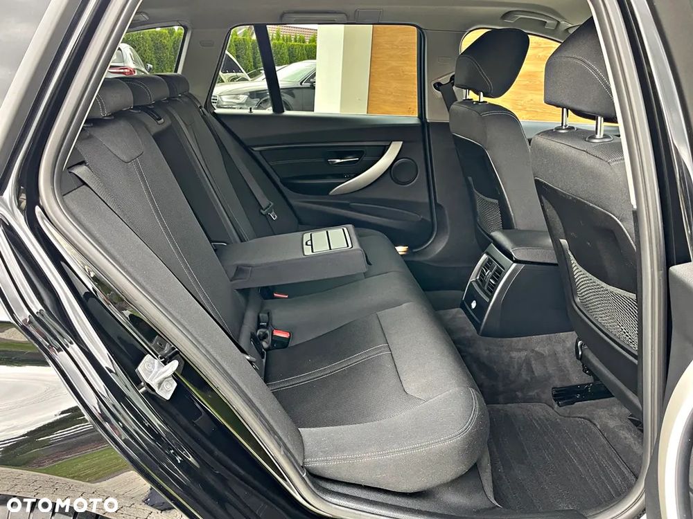 BMW Seria 3 318i Touring Advantage - 31