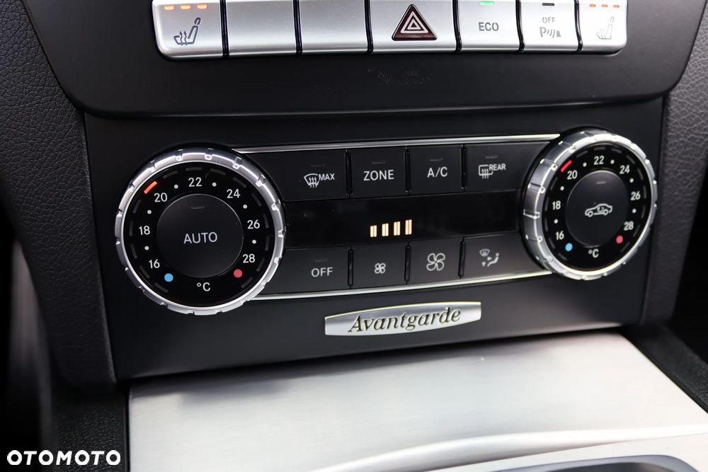 Mercedes-Benz Klasa C 180 (BlueEFFICIENCY) 7G-TRONIC Avantgarde - 31