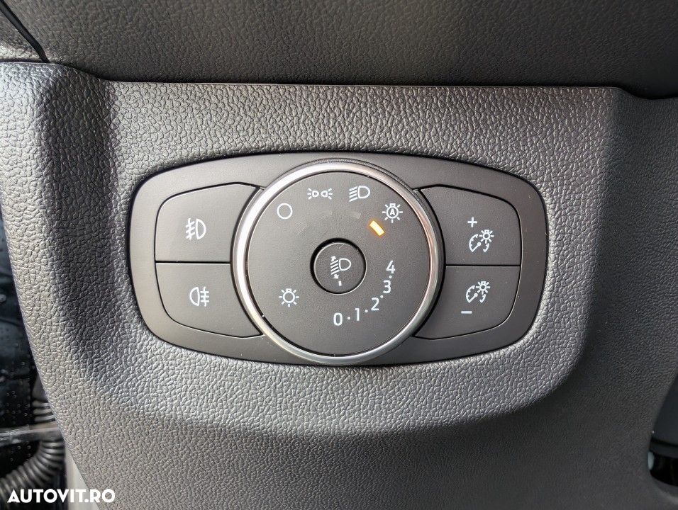 Ford Tourneo Courier - 17