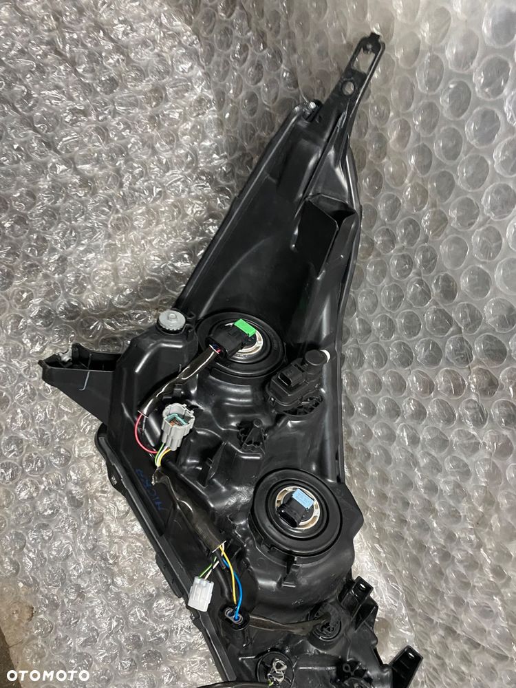 LAMPA LEWA ZWYKŁA CZARNA NISSAN MICRA K14 26060 5FA08 KOITO 100-18728 - 13