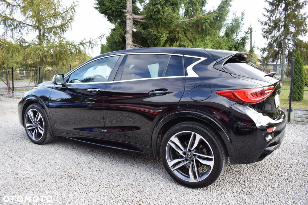Infiniti Q30