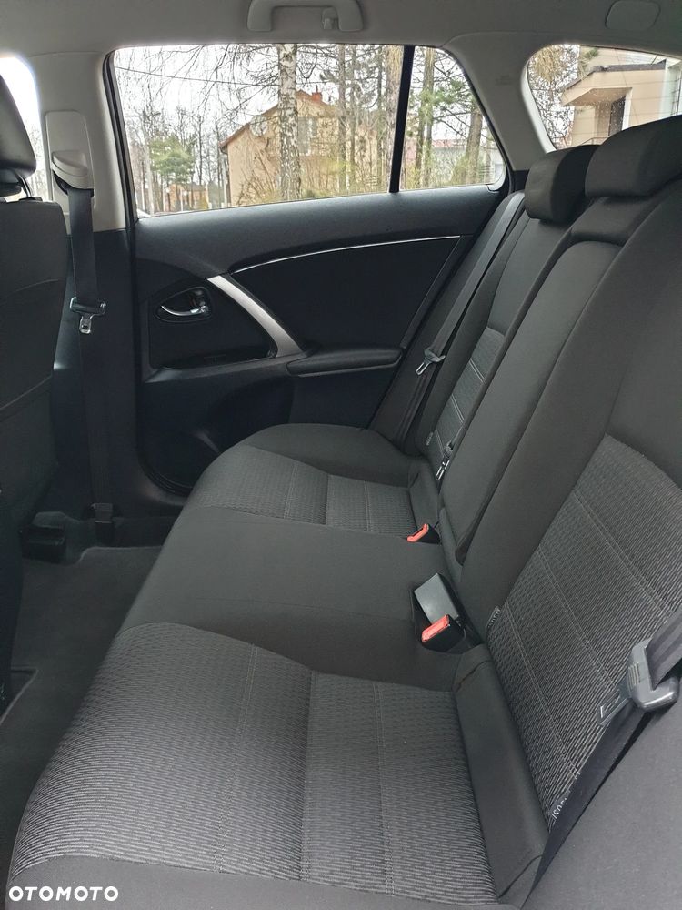 Toyota Avensis Touring Sports 1.8 Edition S+ - 35