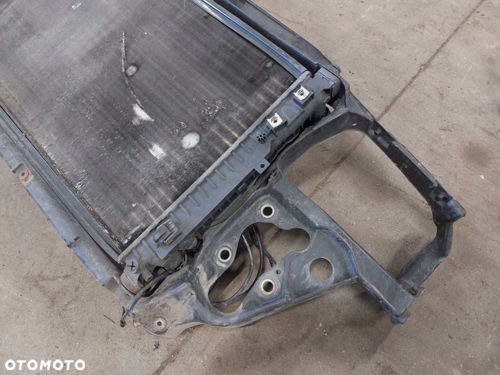 PAS PRZEDNI WZMOCNIENIE CZOŁOWE + CHŁODNICA WODY AUDI A4 B5 1.6 8V - 2